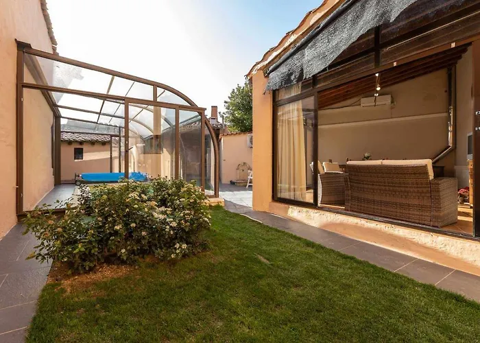 CASA ERNESTO Piscina Climatizada, porche y garaje